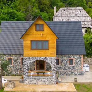  Guest house Prelatheth Albania